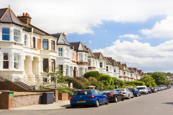 Selling Property at Auction: Pros and Cons