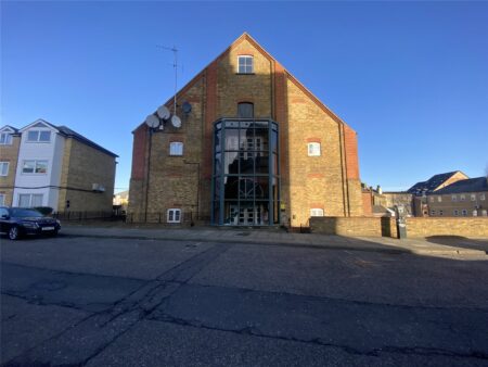 Clifton Road, Gravesend, Kent, DA11 0AH