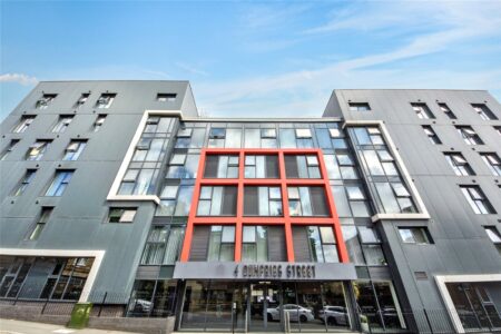 Dumfries Street, Luton, Bedfordshire, LU1 5FT