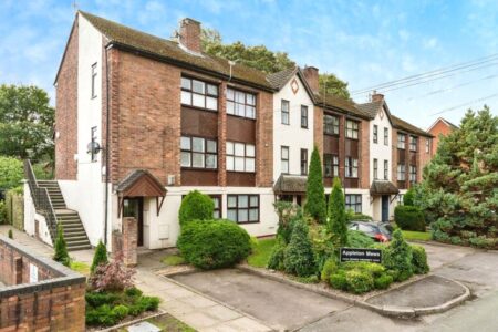 Oldfield Road, Lymm, Cheshire, WA13 9BQ