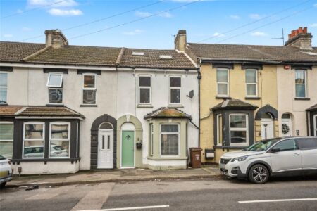 Gravesend Road, Rochester, Kent, ME2 3PH