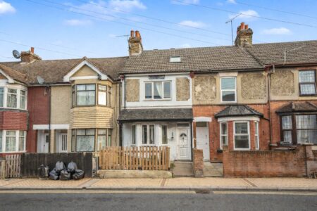 Luton High Street, Chatham, Kent, ME5 7LE