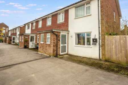 Station Approach, Edenbridge, Kent, TN8 5LS